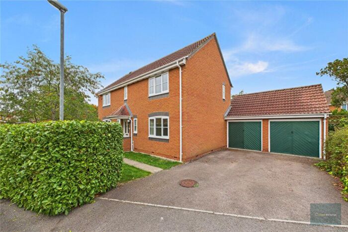 4 Bedroom Detached House For Sale In Clover Close, Melksham, SN12
