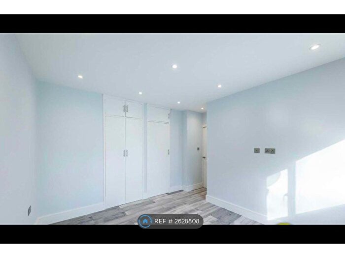 3 Bedroom Detached House To Rent In West Square, London, SE11