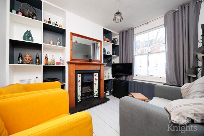 2 Bedroom Terraced House For Sale In Foxhill Road, Reading, Berkshire, RG1