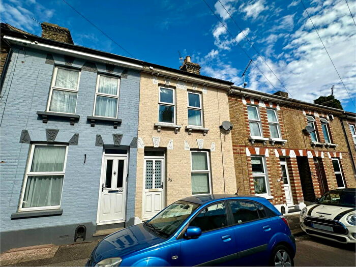 2 Bedroom Terraced House For Sale In Cross Street, Rochester, ME2