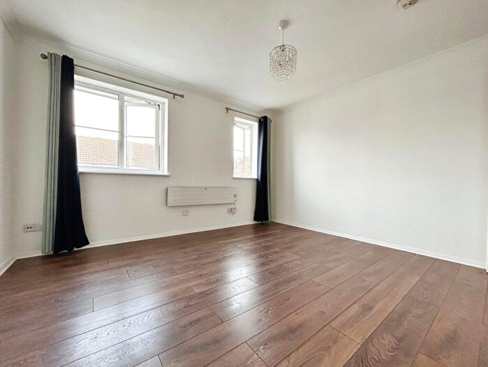 1 Bedroom Flat To Rent In Tilbury, Essex, RM18