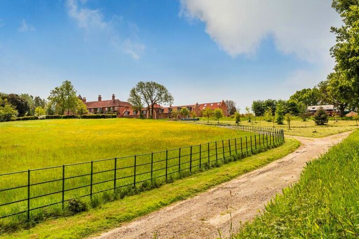 4 Bedroom House For Sale In Maybanks, Cox Green, West Sussex, RH12