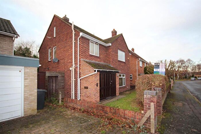3 Bedroom Detached House To Rent In Harding Way, CB4