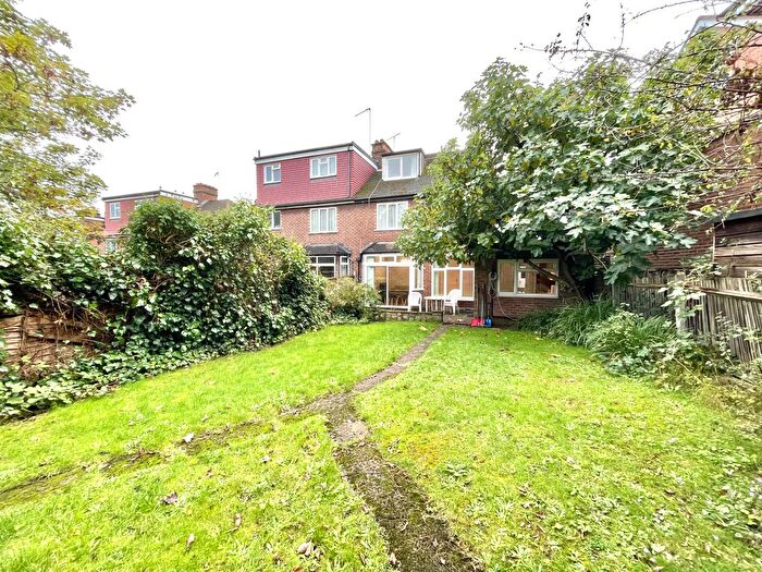 3 Bedroom Semi-Detached House To Rent In Linkside, London, N12