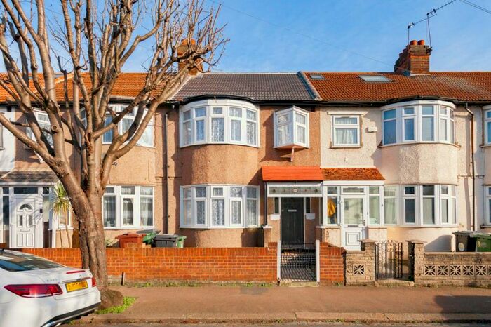 4 Bedroom Terraced House To Rent In Sanderstead Road, London, E10