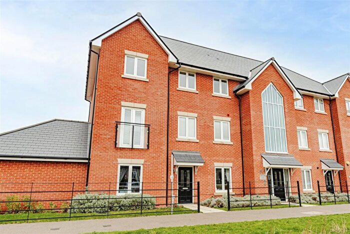 2 Bedroom Flat For Sale In Connors Way, Canterbury, CT1