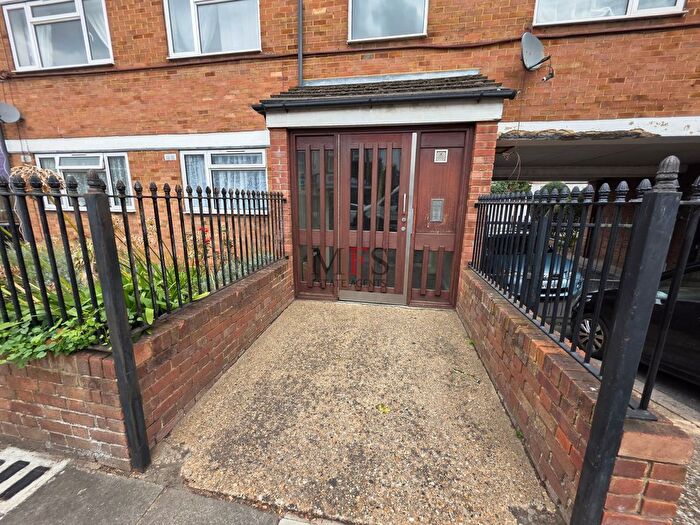 2 Bedroom Flat To Rent In Norwood Road, Southall, UB2