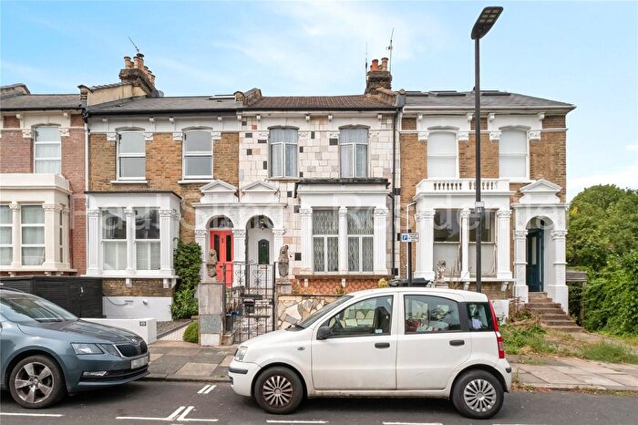 3 Bedroom Terraced House For Sale In Lothair Road South, London, N4