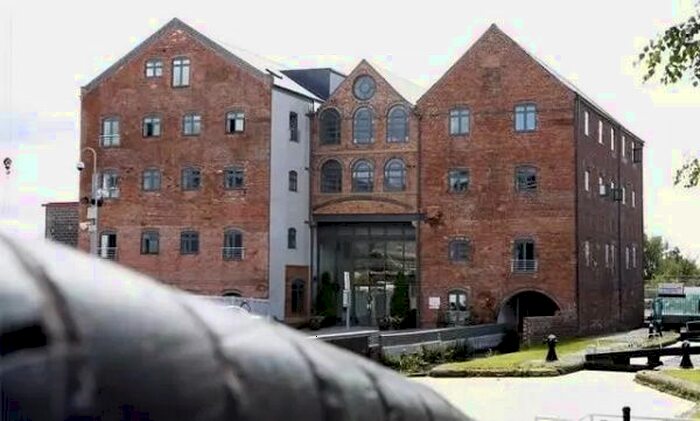 2 Bedroom Flat To Rent In Wolverhampton Street, Walsall, WS2