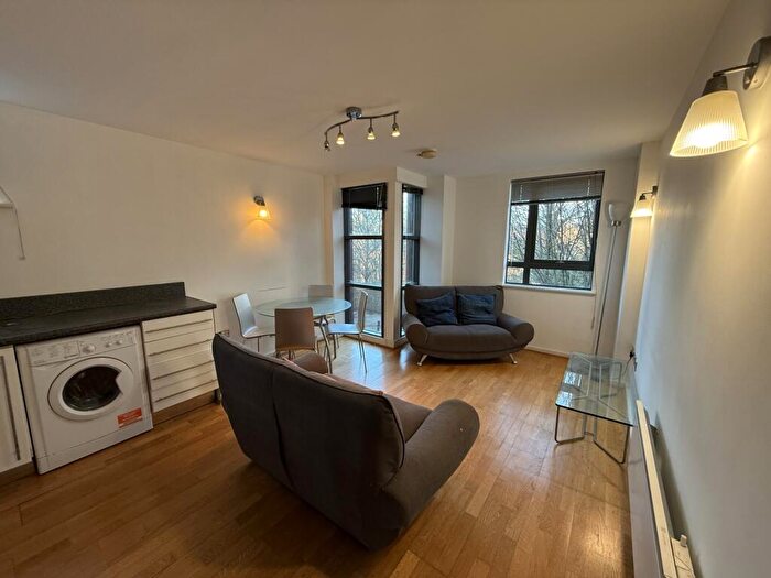 2 Bedroom Apartment To Rent In City Gate, Blantyre Street, Castlefield, Manchester, M15