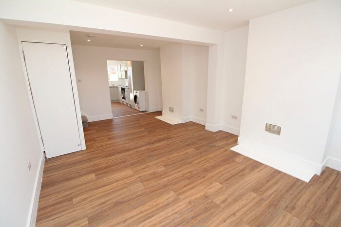 2 Bedroom End Of Terrace House To Rent In Old Dover Road, Blackheath, SE3