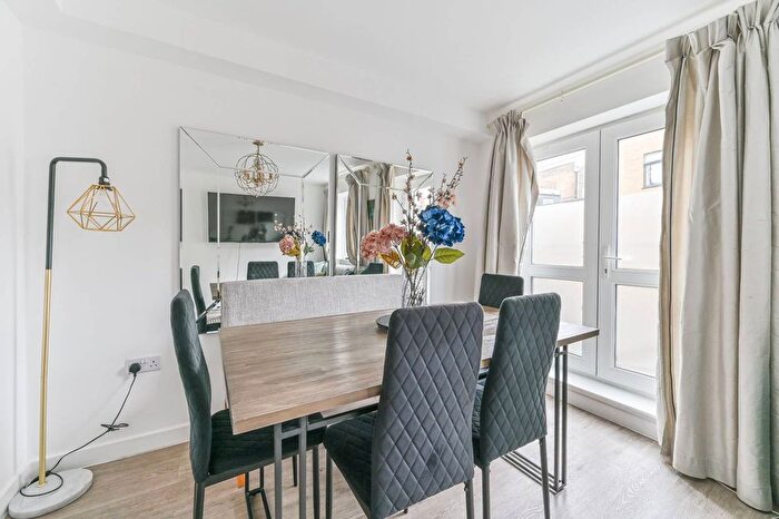 2 Bedroom Flat For Sale In Paxton Place, Crystal Palace, London, SE27