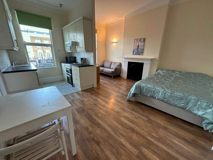 Studio To Rent In Uxbridge Road, Shepherds Bush, W12