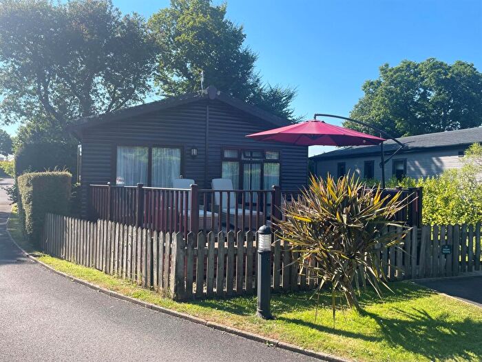 2 Bedroom Lodge For Sale In Thatches Holiday Village, Modbury, Ivybridge, PL21