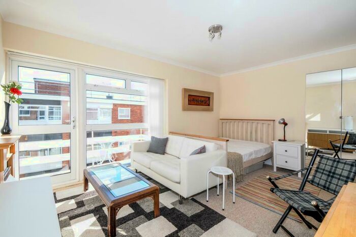 Apartment To Rent In Newbury, Berkshire, RG14