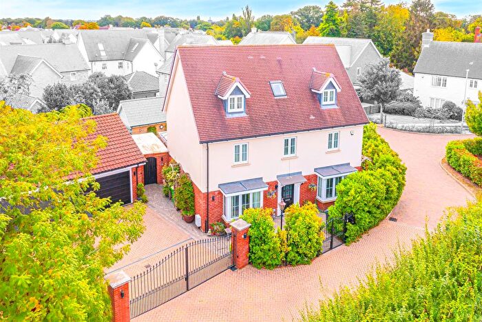 6 Bedroom Detached House For Sale In Spruce Drive, Hawkwell, Hockley, SS5