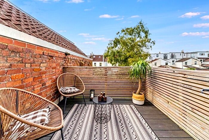 2 Bedroom Flat To Rent In Ash Road, Bristol, BS7