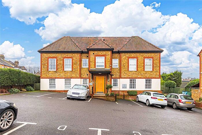 2 Bedroom Flat To Rent In Willowfield Court, Highfield Road, Bushey, Herts, WD23