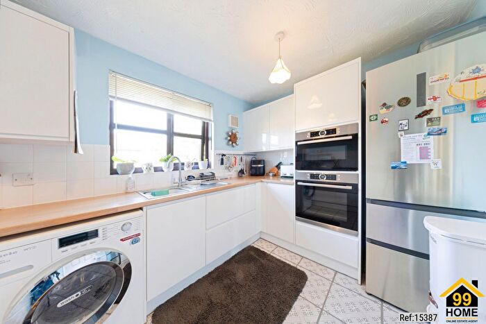 2 Bedroom Bungalow For Sale In Epsom Grove, Bletchley, Milton Keynes, MK3