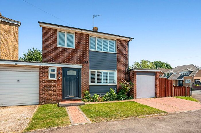 3 Bedroom Link Detached House For Sale In Glenwood Gardens, Waterlooville, PO8
