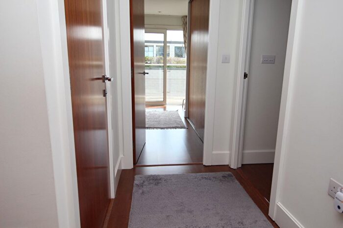 1 Bedroom Flat To Rent In Henry Macaulay Avenue, Kingston Upon Thames, KT2