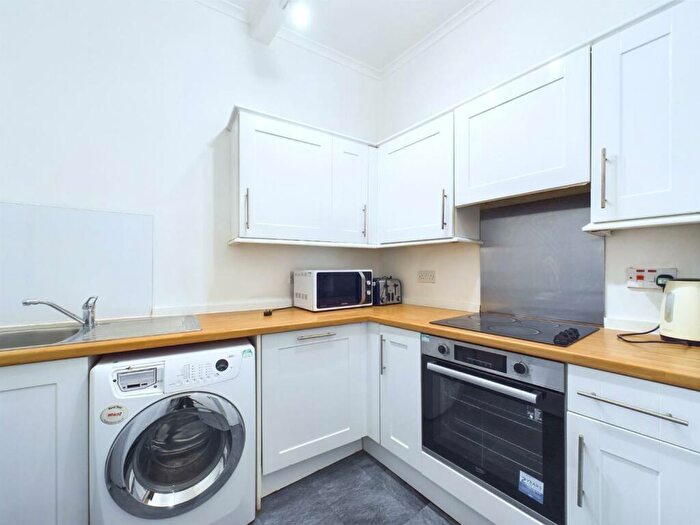 4 Bedroom Flat To Rent In Parsons Green Terrace, Meadowbank, Edinburgh, EH8