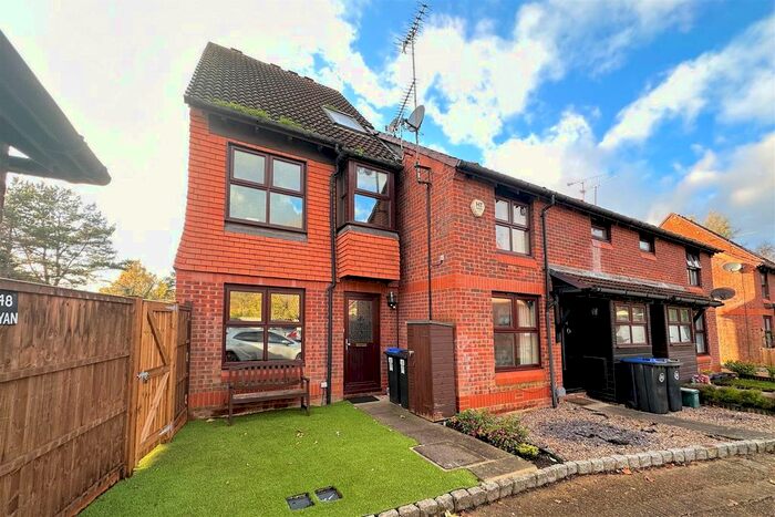 1 Bedroom Maisonette To Rent In Veryan, Horsell, Woking, GU21