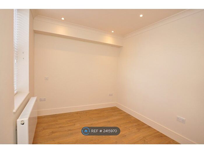 1 Bedroom Flat To Rent In High Road, London, N2