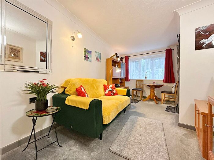 1 Bedroom Flat For Sale In Bolton Street, Brixham, TQ5