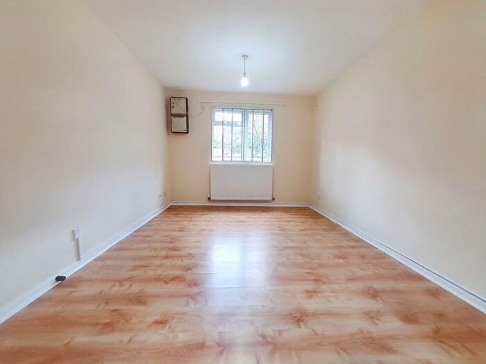 1 Bedroom Property To Rent In Vicarage Way, Colnbrook, SL3