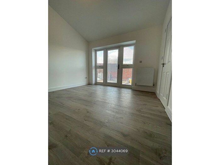 Studio To Rent In Mitchell Road, London, N13