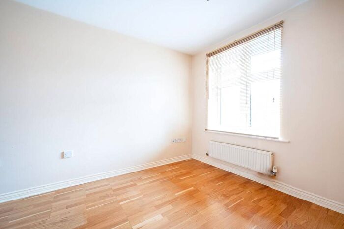 2 Bedroom Terraced House For Sale In Orchard Mews, Knaphill, Woking, GU21