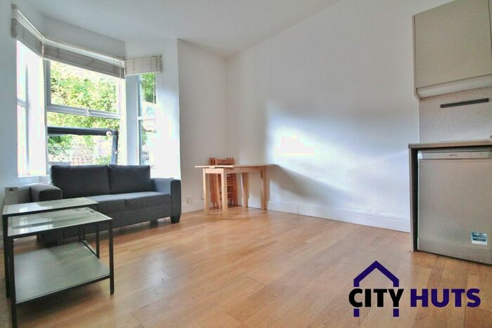 3 Bedroom Flat To Rent In Belmont Road, London, N15