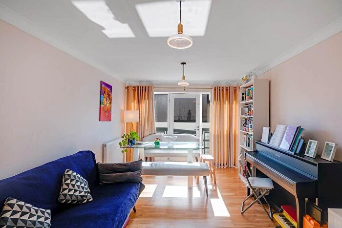 2 Bedroom Flat To Rent In Essex Road, London, N1