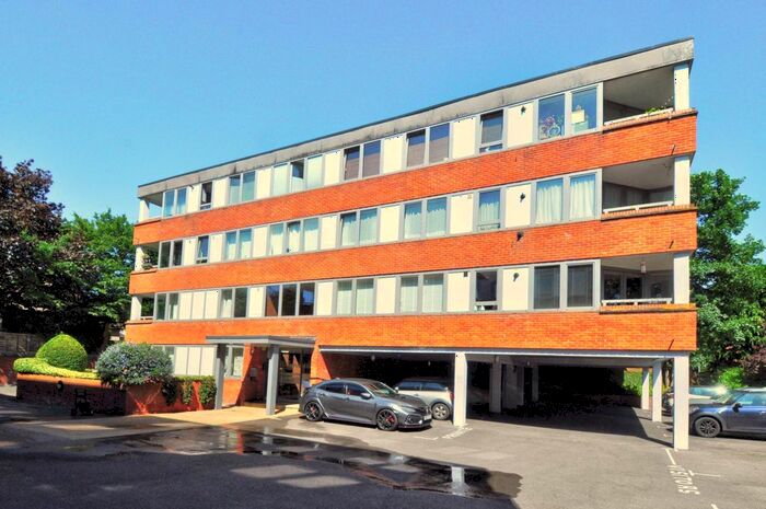 2 Bedroom Flat To Rent In Caxton Court, St Marks Road, Henley-On-Thames, RG9