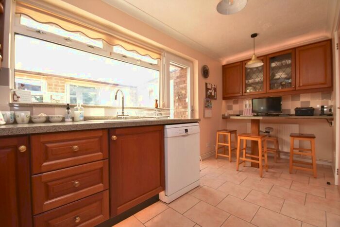 3 Bedroom Detached Bungalow For Sale In Uphill Close, Sully, CF64
