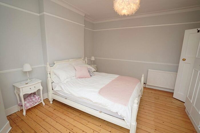 3 Bedroom Flat To Rent In Learmonth Park, Comely Bank, Edinburgh, EH4