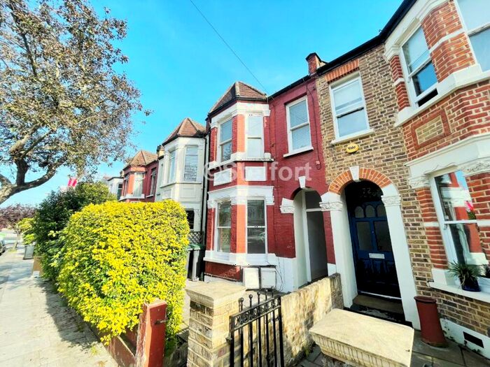 2 Bedroom Flat To Rent In Kimberley Gardens, London, N4