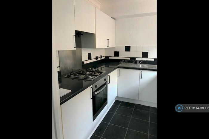 1 Bedroom Flat To Rent In St. James Road, Sutton, SM1