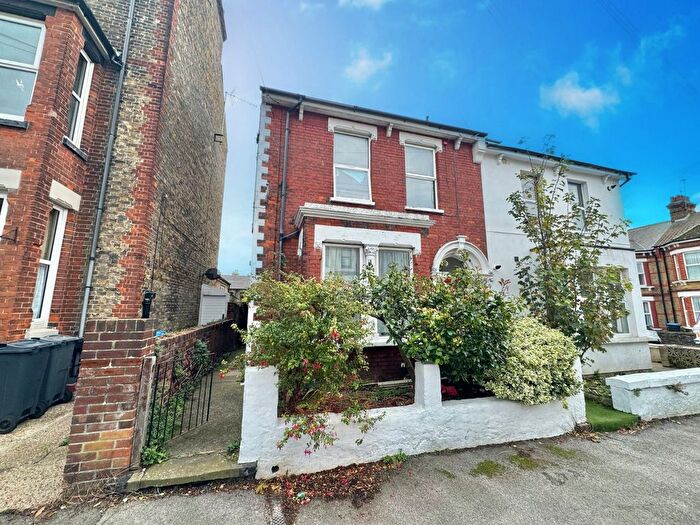 2 Bedroom Maisonette To Rent In Grove Road, Ramsgate, Kent, CT11