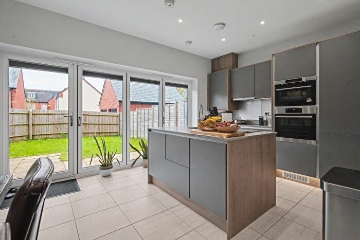 4 Bedroom Town House To Rent In Camp Road, Upper Heyford, OX25