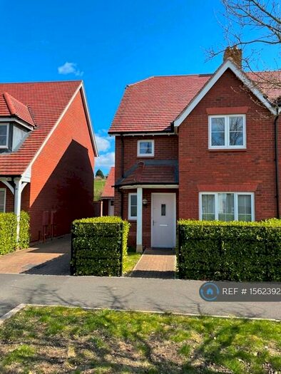 4 Bedroom Semi-Detached House To Rent In William Morris Way, Swindon, SN25