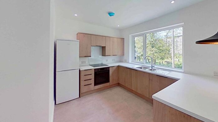 2 Bedroom Flat To Rent In The Court, Glyntaff, CF37