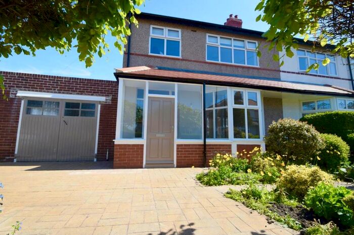 3 Bedroom Semi-Detached House To Rent In Lyndhurst Road, Monkseaton, NE25