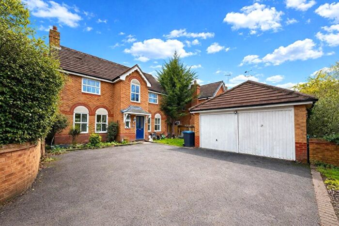 4 Bedroom Detached House For Sale In Plover Close, Stratford-upon-Avon, Warwickshire, CV37