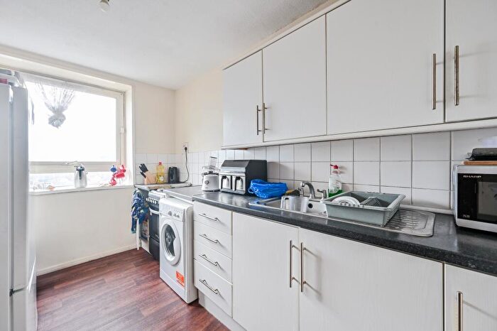 3 Bedroom Flat For Sale In Knighthead Point, The Quarterdeck, London, E14