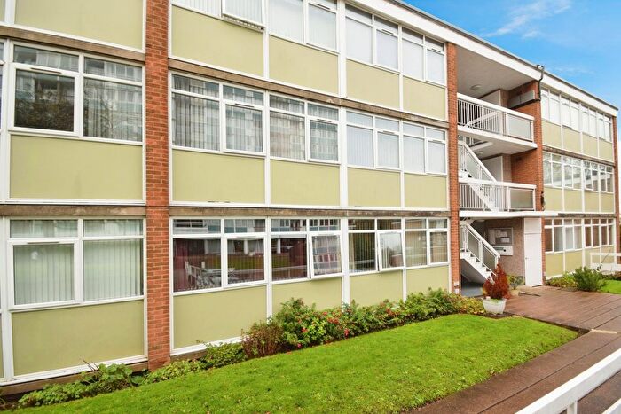 2 Bedroom Flat For Sale In Kenilworth Court, Asthill Grove, Coventry, CV3