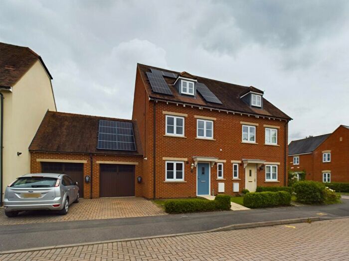 3 Bedroom Semi-Detached House For Sale In Fallows Road, Aldermaston, RG7