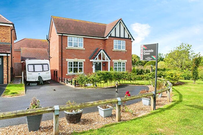 4 Bedroom Detached House For Sale In Lovejoy Close, Blackpool, Lancashire, FY4