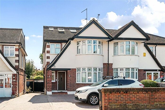 3 Bedroom Flat To Rent In Ridge Avenue, Winchmore Hill, London, N21